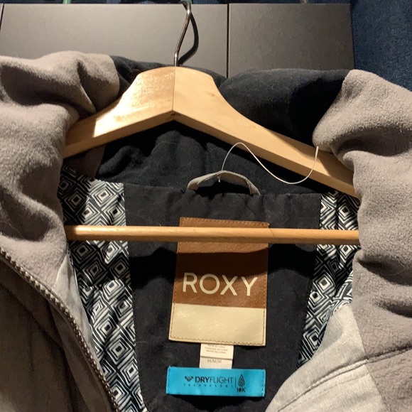 Brand new Roxy ski or snowboarding jacket - Picture 3 of 3